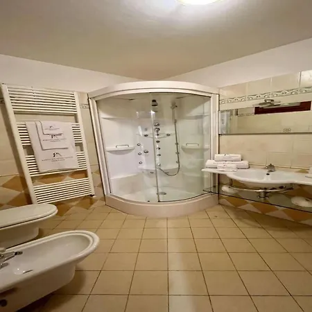 アパート Elegant With Hot Tub, Views